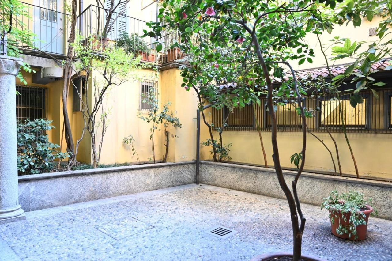 Appartamento Le Guglie In Piazza Castello - Centro Storico Milan Exterior photo